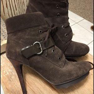 GUESS brown suede boots